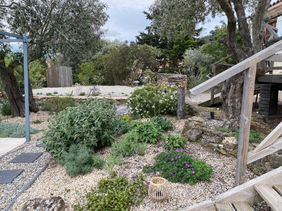 Neuve Romantique Montbrun-des-Corbières Extérieur photo
